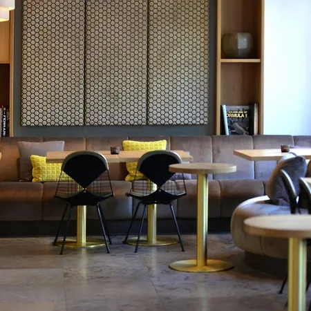 Bob W Old Town Hotel 4*